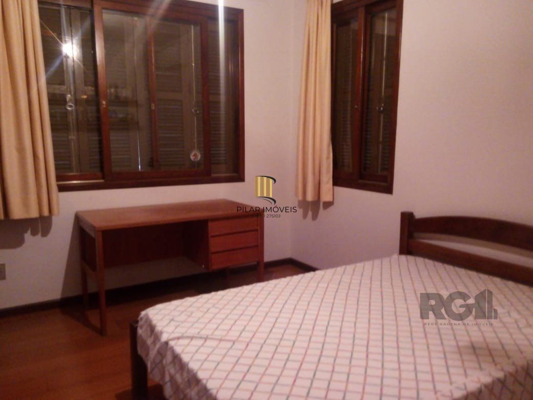 Casa para Venda - 320m², 4 dormitórios, sendo 2 suites, 5 vagas - Santo Antonio