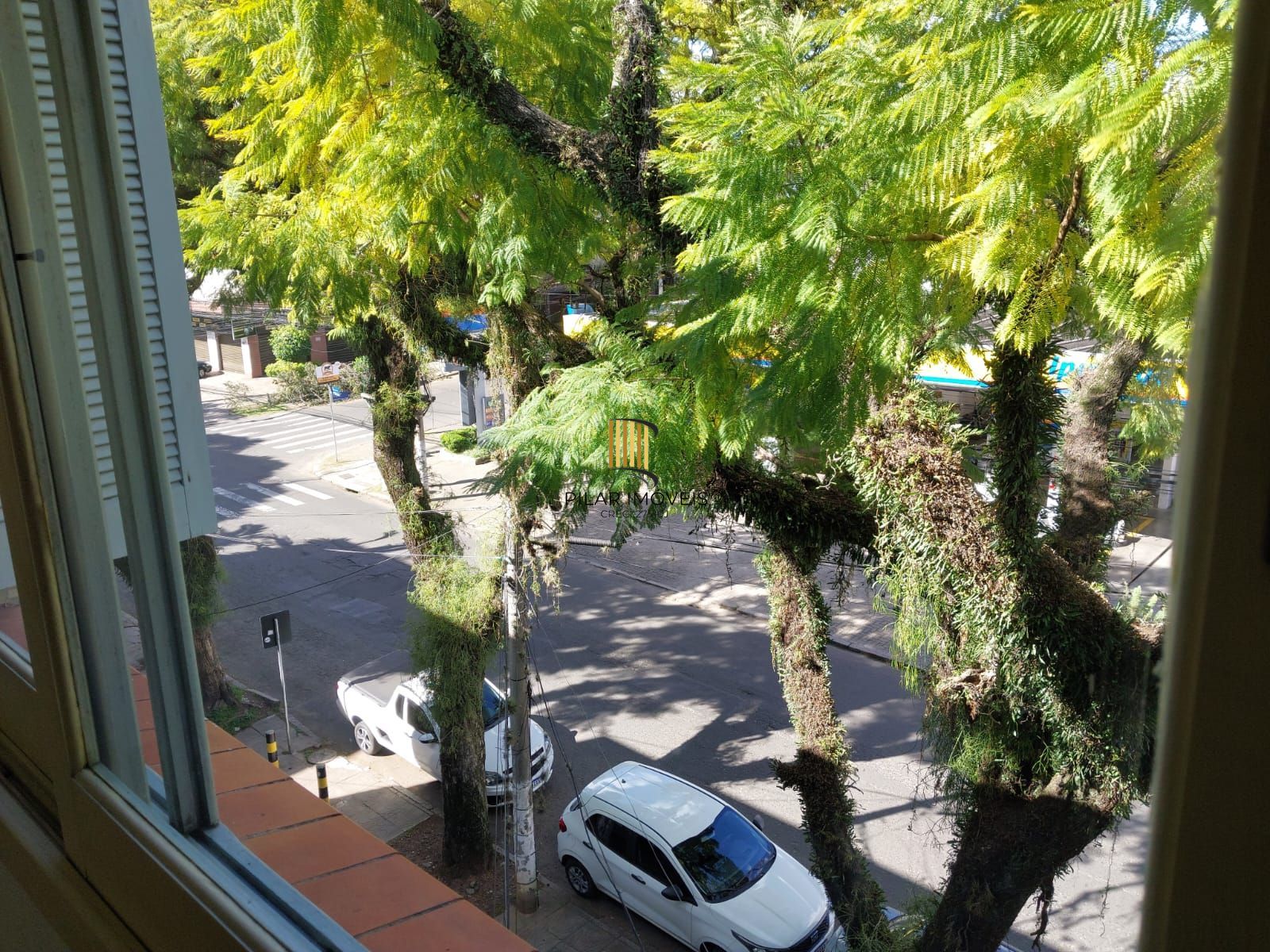 Apartamento de frente com 2 dormitórios para venda no bairro Jardim Botânico em Porto Alegre/RS.