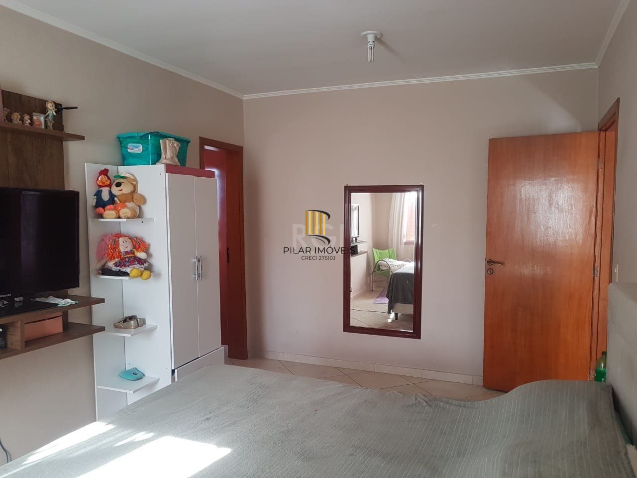 Casa para Venda - 300m², 4 dormitórios, sendo 1 suites, 2 vagas - Glória