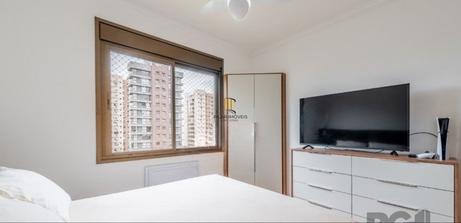 Apartamento de dois dormitórios localizado no bairro Passo da Areia em Porto Alegre/RS.