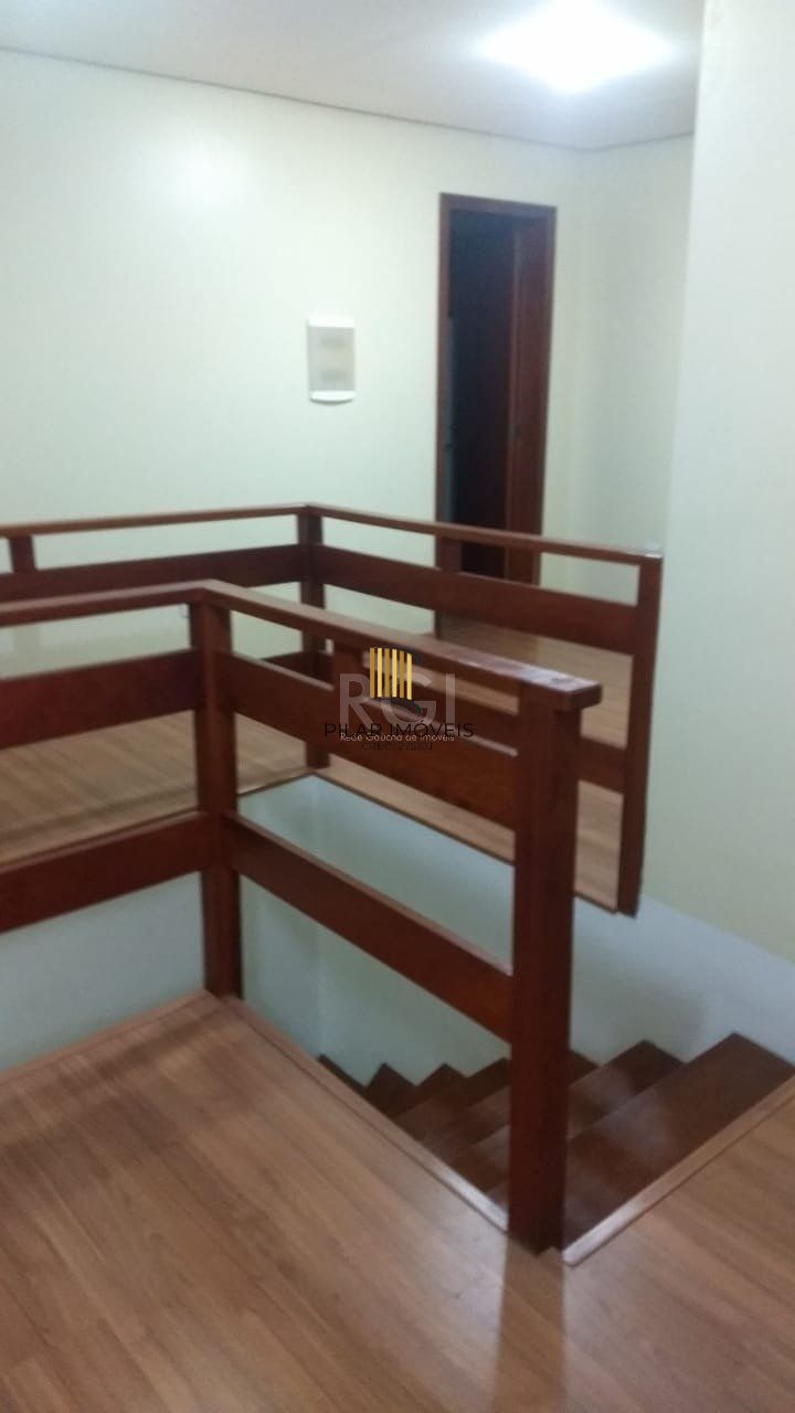 Casa para Venda - 177m², 4 dormitórios, sendo 1 suites, 2 vagas - Partenon