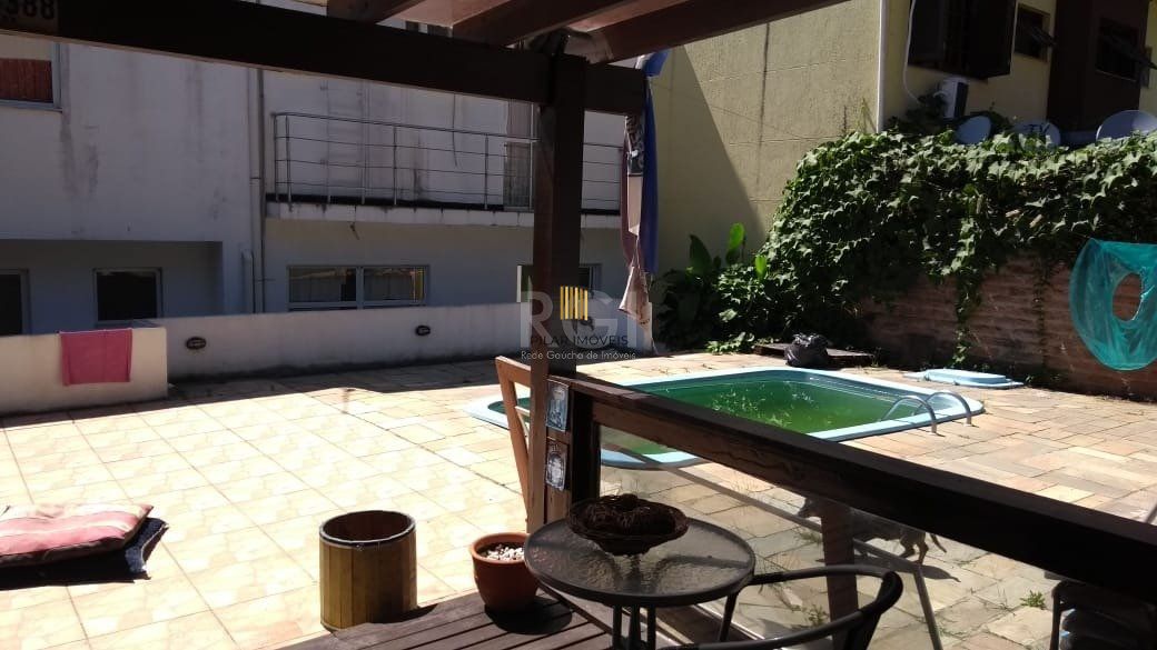 Casa para Venda - 300m², 3 dormitórios, sendo 3 suites, 6 vagas - São Lucas