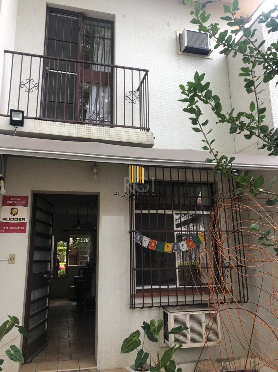 Casa para Venda - 336m², 4 dormitórios, sendo 1 suites, 2 vagas - Azenha