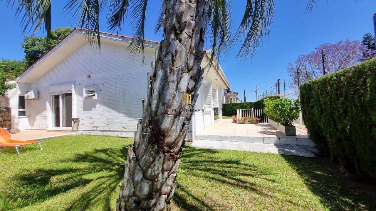 Casa Espetacular com Vista Deslumbrante, Reformada por Arquiteto de 2 dormitórios, suíte, próximo a PUC e Carrefour no bairro Partenon em Porto Alegre/RS/