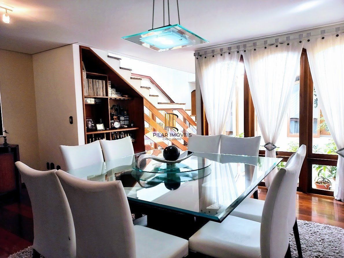 Casa 5 dormitórios no bairro Santana