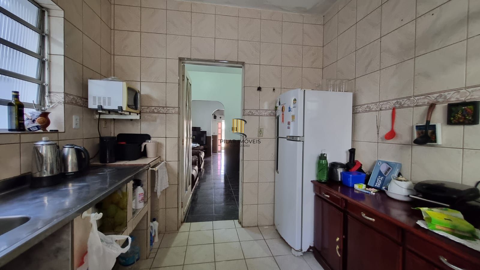 Casa Residencial de 2 pisos com  3 dormitórios , 2 banheiros + 1anexo com 2 aptos JKs , construído nos fundos do terreno no bairro Cidade Baixa/Azenha em Porto Alegre/RS.