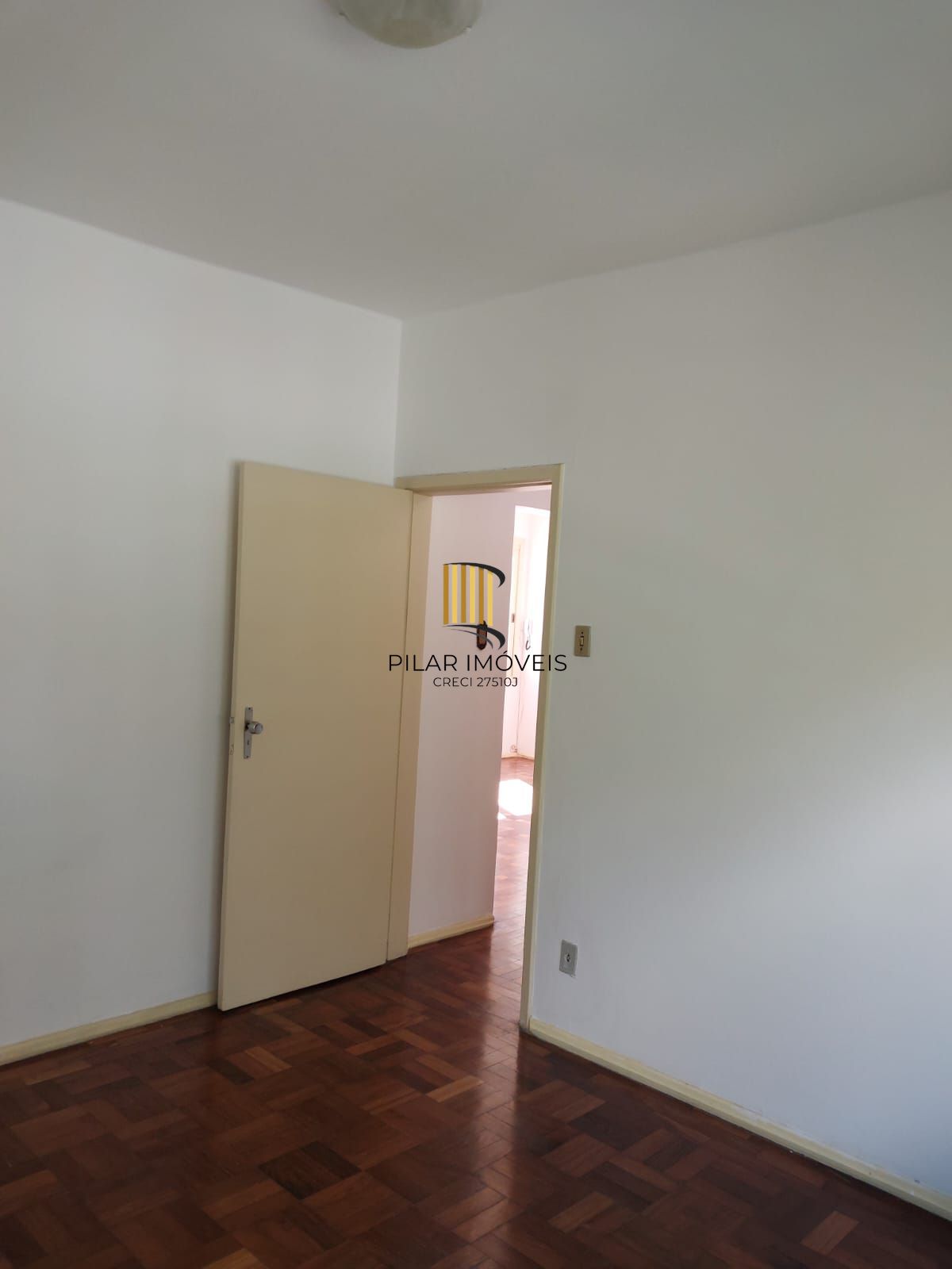 Apartamento de frente com 2 dormitórios para venda no bairro Jardim Botânico em Porto Alegre/RS.