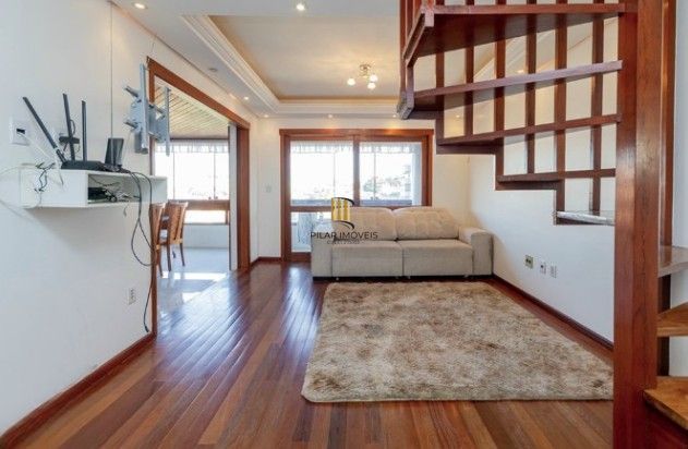 Linda cobertura de 4 dormitórios,1 suíte , 4 banheiros para venda, 4 vagas de garagens cobertas e escrituradas, 1 terraço com deck, piscina e churrasqueira no bairro Jardim Lindóia em Porto Alegre/RS.