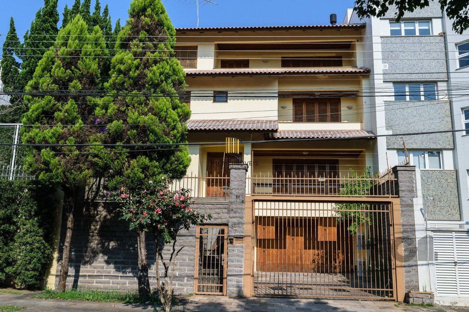Casa 3 dormitórios no bairro Chácara das Pedras