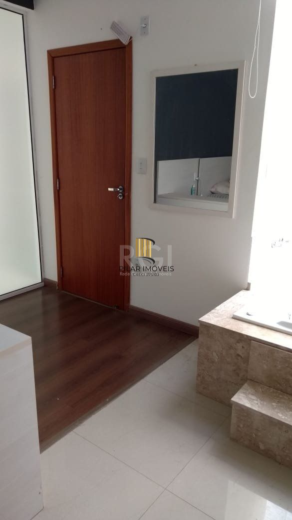 Casa para Venda - 300m², 3 dormitórios, sendo 3 suites, 6 vagas - São Lucas