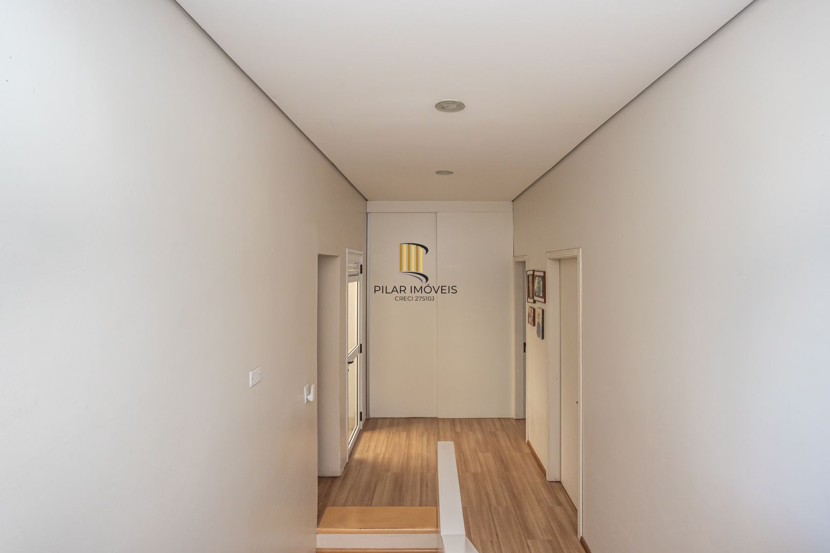 Casa 4 dormitórios no bairro Igara