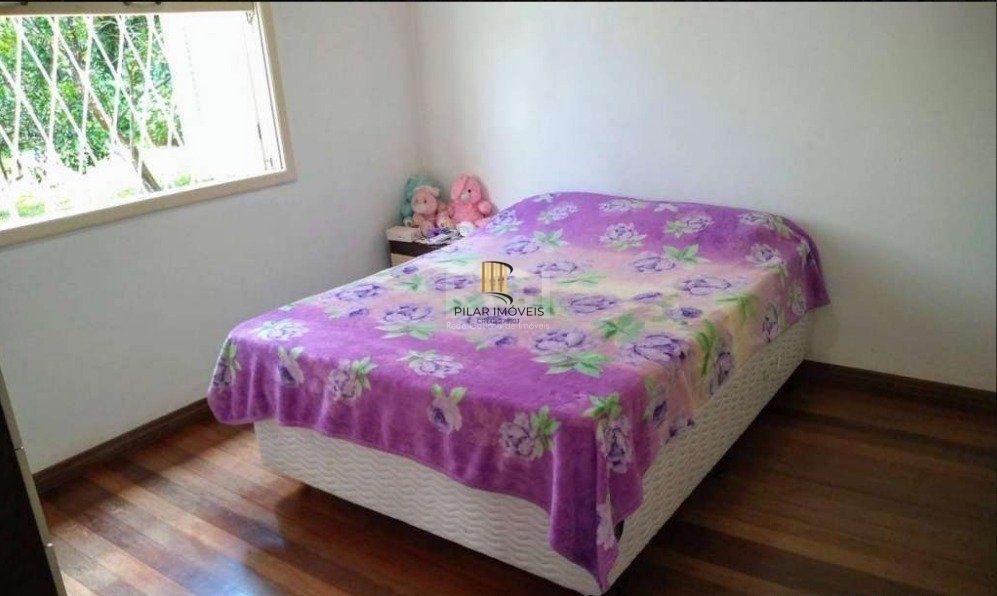 CASA EM 2 TERRENOS NO BAIRRO MEDIANEIRA