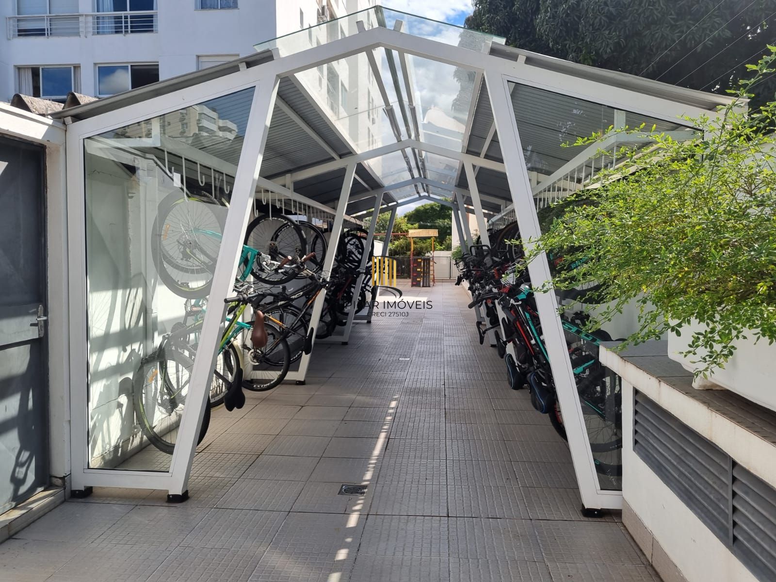 Apartamento de 2 dormitórios com vaga no Bairro Santana