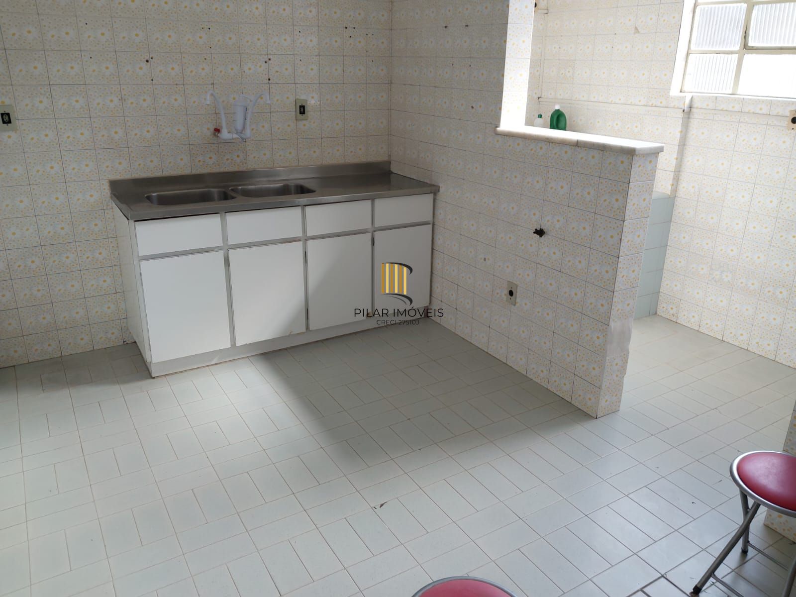 Apartamento de frente com 2 dormitórios para venda no bairro Jardim Botânico em Porto Alegre/RS.