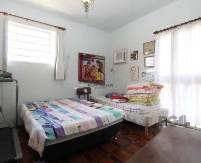 Casa para Venda - 336m², 4 dormitórios, sendo 1 suites, 2 vagas - Azenha