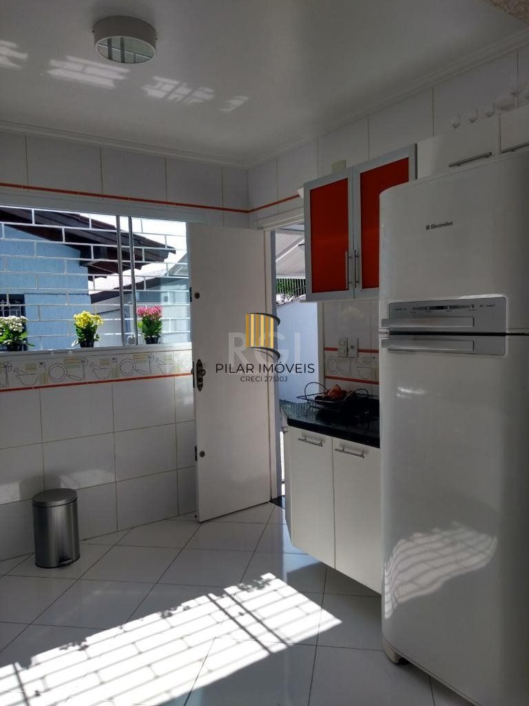Casa para Venda - 249.86m², 3 dormitórios, sendo 1 suites, 4 vagas - Medianeira