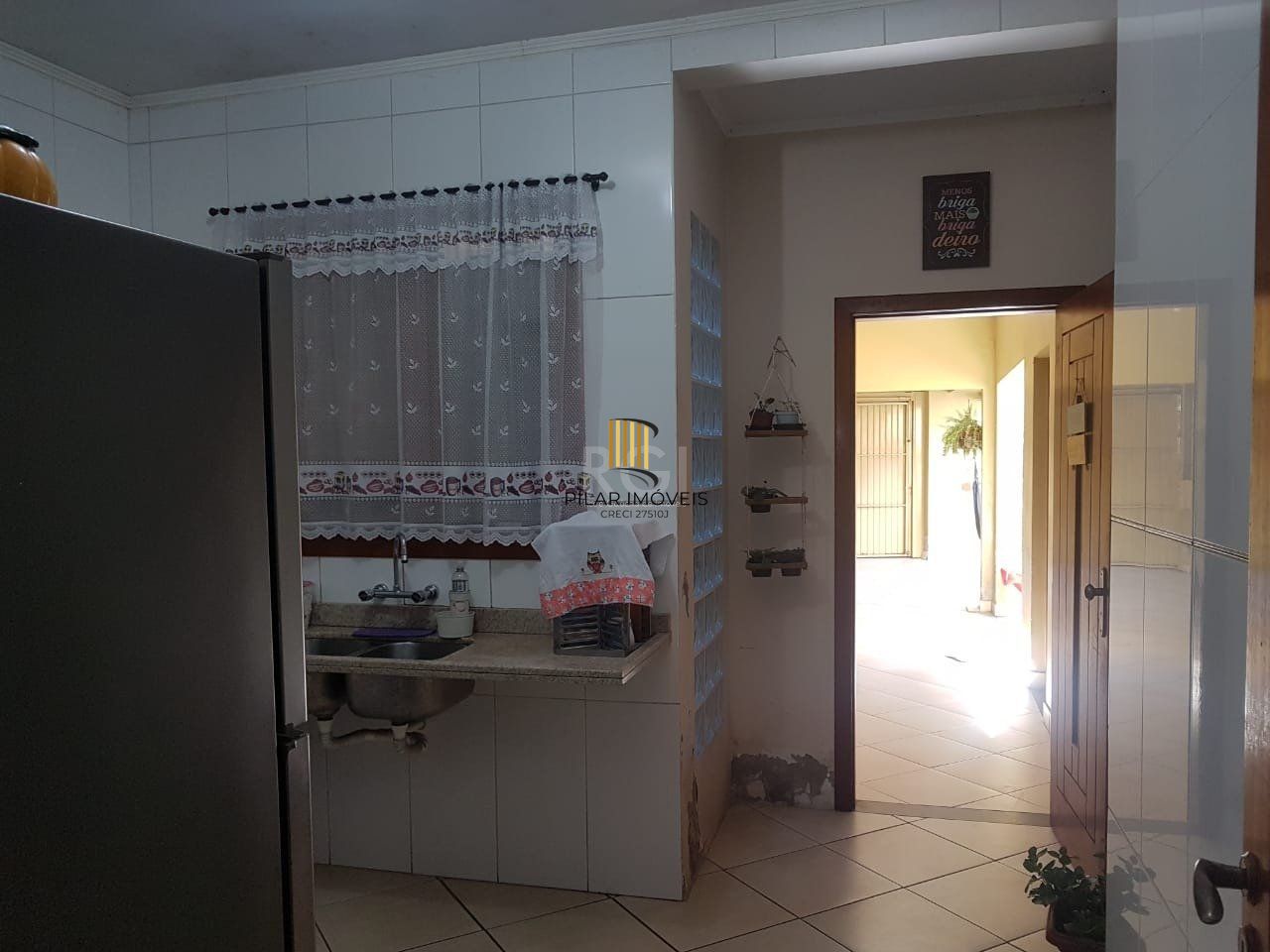 Casa para Venda - 300m², 4 dormitórios, sendo 1 suites, 2 vagas - Glória