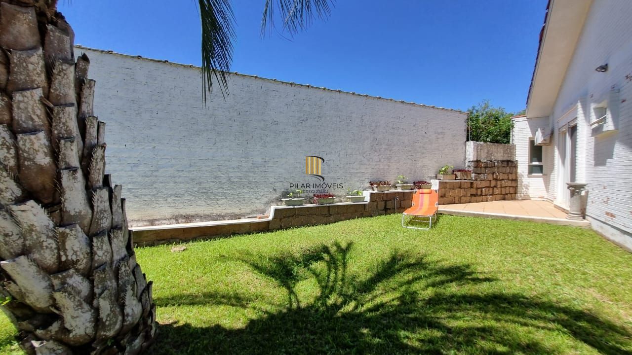 Casa Espetacular com Vista Deslumbrante, Reformada por Arquiteto de 2 dormitórios, suíte, próximo a PUC e Carrefour no bairro Partenon em Porto Alegre/RS/