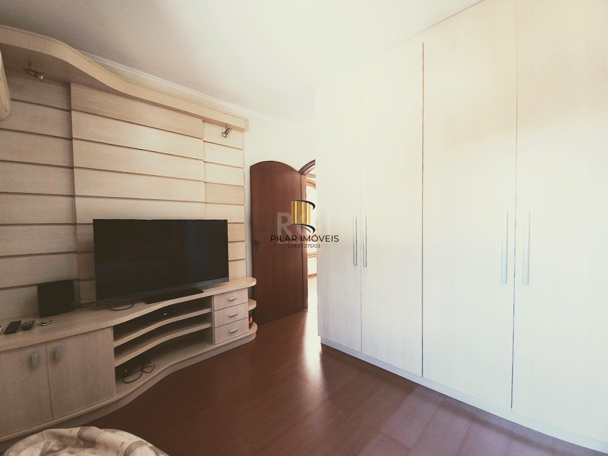 Casa 5 dormitórios no bairro Santana