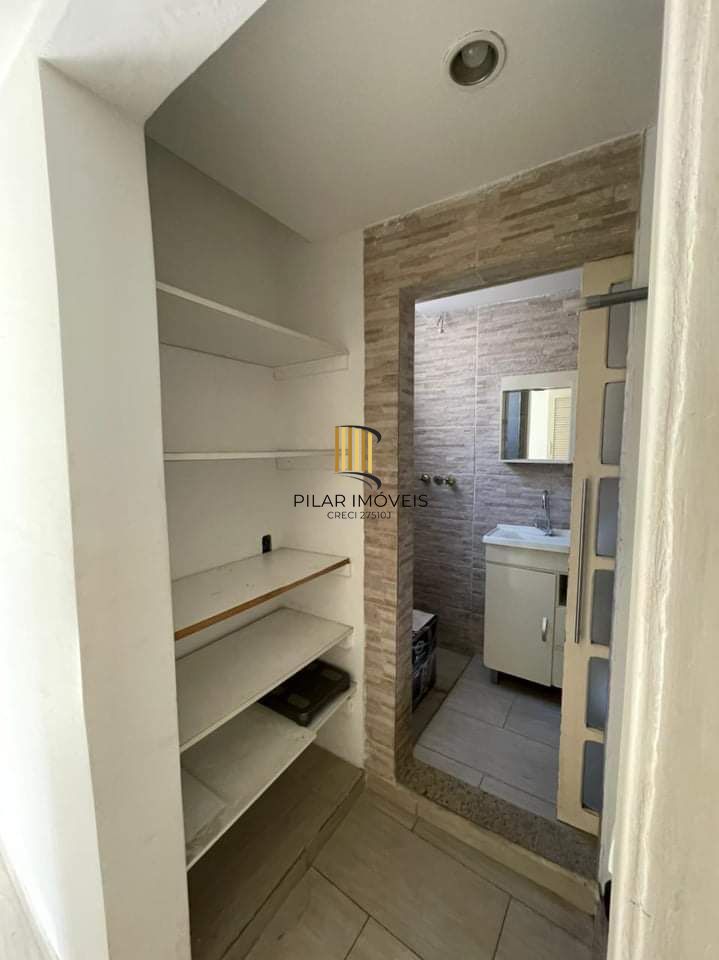 Apartamento de 2 dormitórios com vaga na cidade baixa