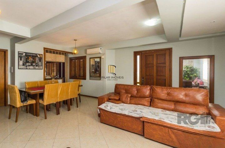 Casa de Condomínio 3 dormitórios no bairro Morro Santana