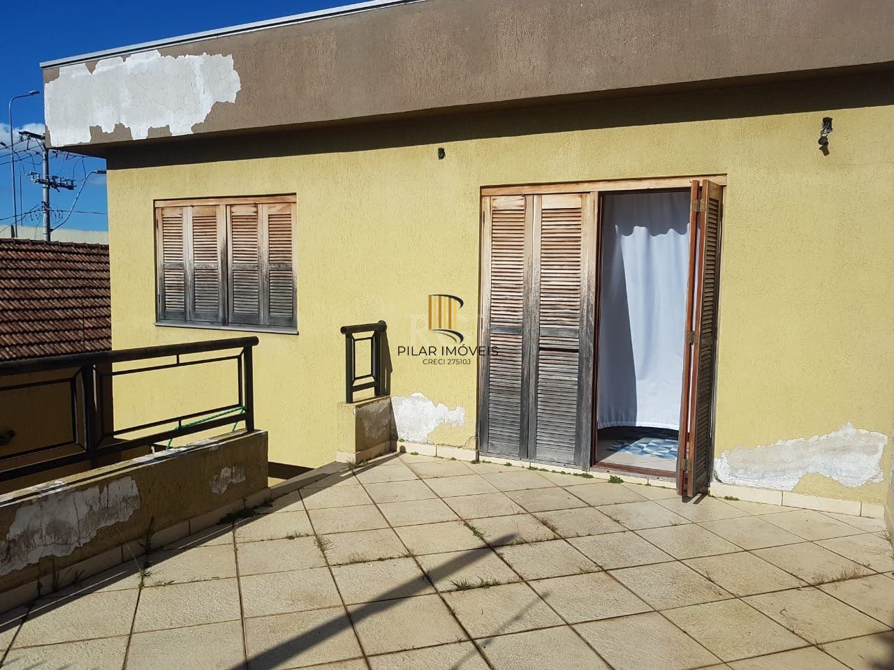 Casa para Venda - 300m², 4 dormitórios, sendo 1 suites, 2 vagas - Glória