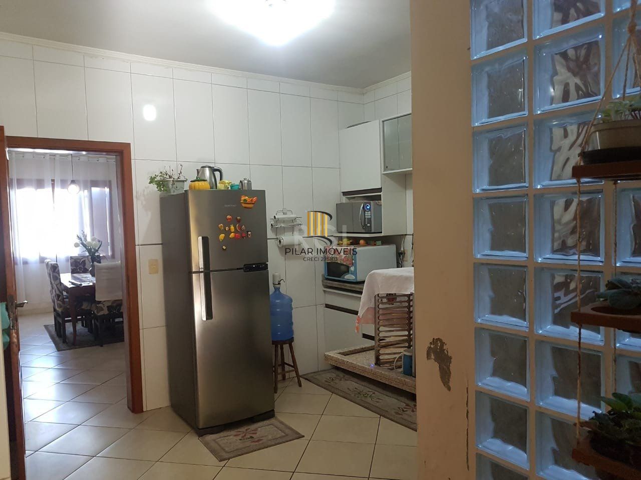 Casa para Venda - 300m², 4 dormitórios, sendo 1 suites, 2 vagas - Glória
