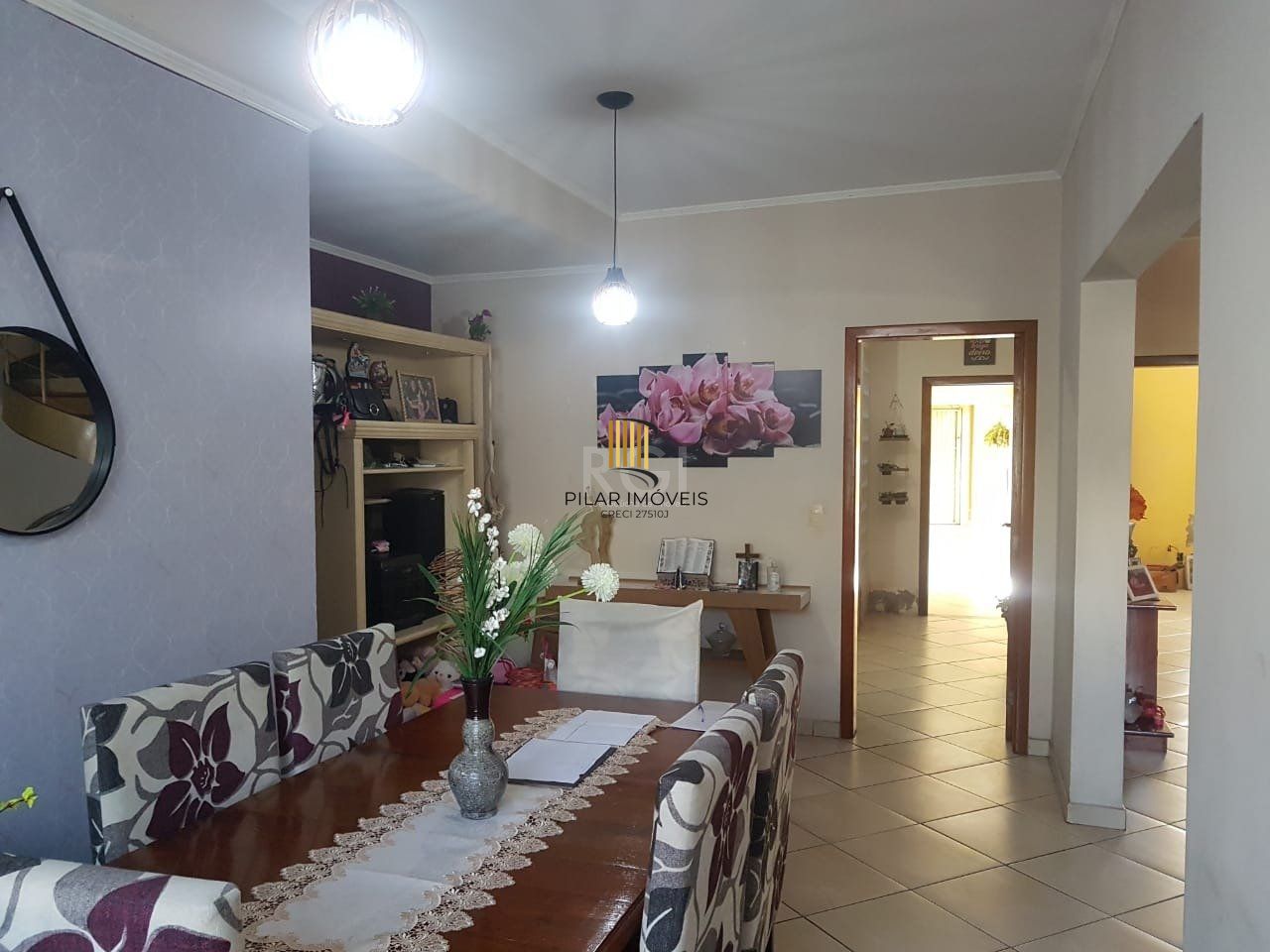 Casa para Venda - 300m², 4 dormitórios, sendo 1 suites, 2 vagas - Glória