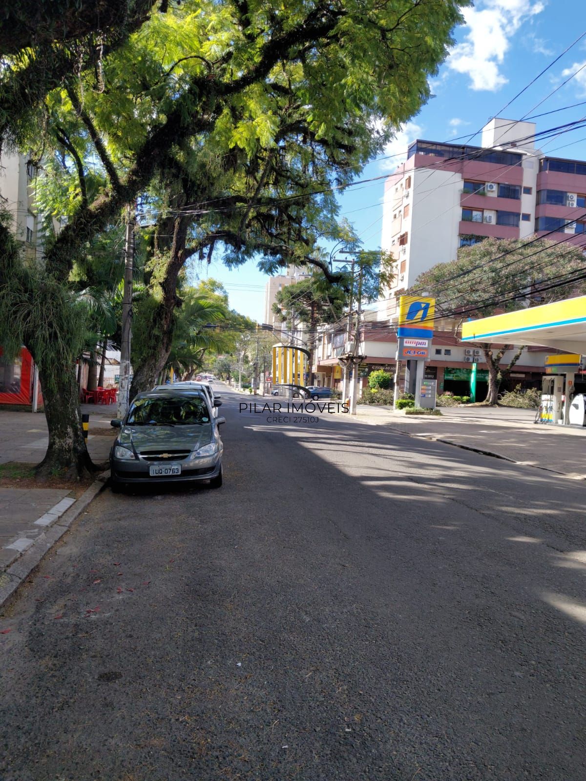 Apartamento de frente com 2 dormitórios para venda no bairro Jardim Botânico em Porto Alegre/RS.