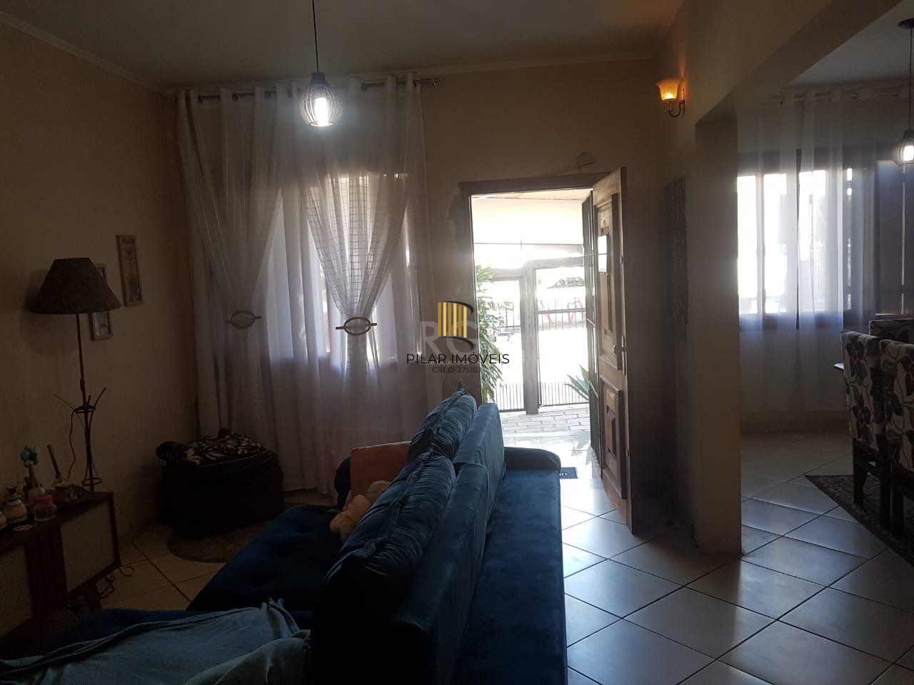 Casa para Venda - 300m², 4 dormitórios, sendo 1 suites, 2 vagas - Glória