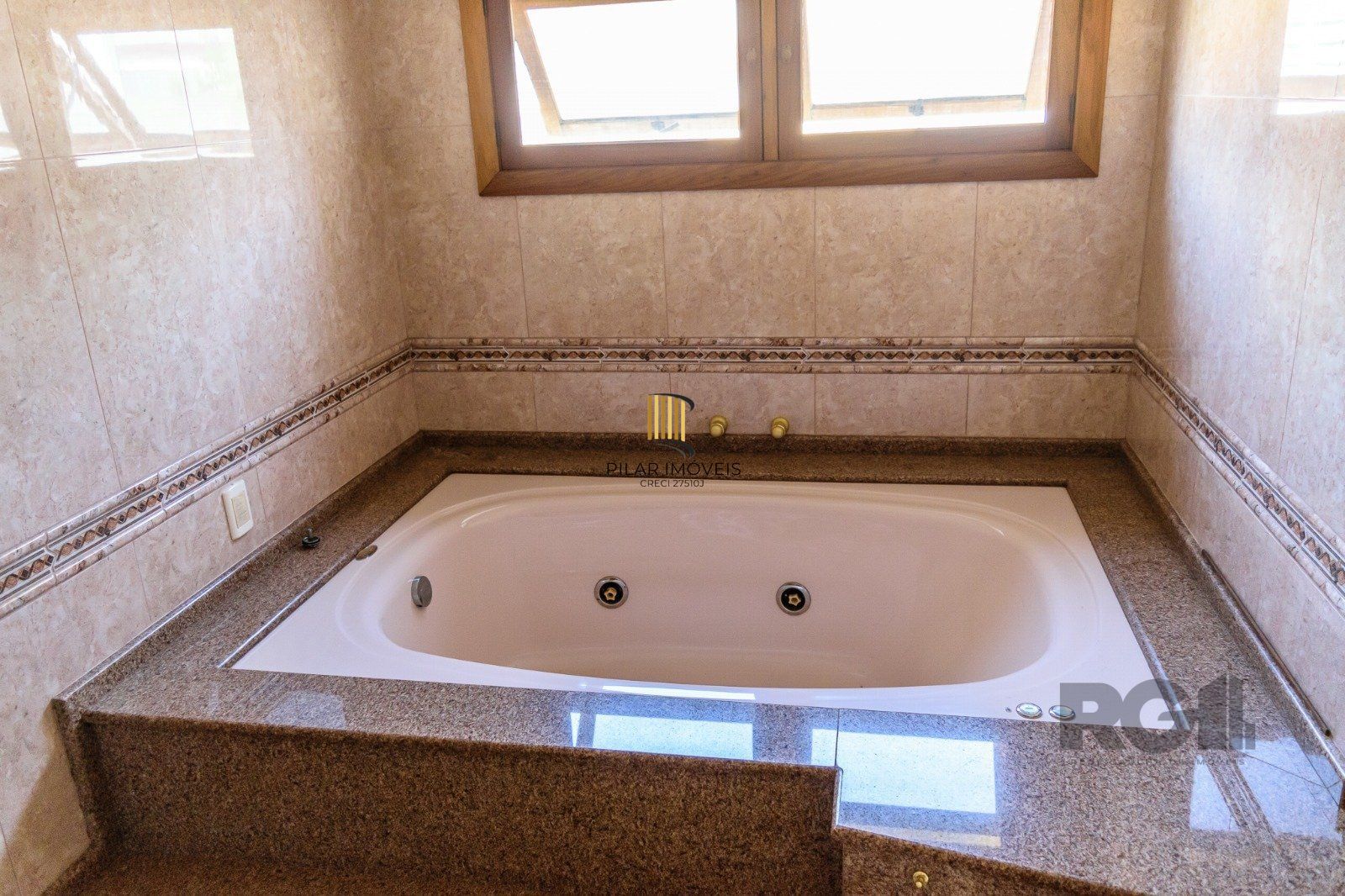 Casa 3 dormitórios no bairro Chácara das Pedras