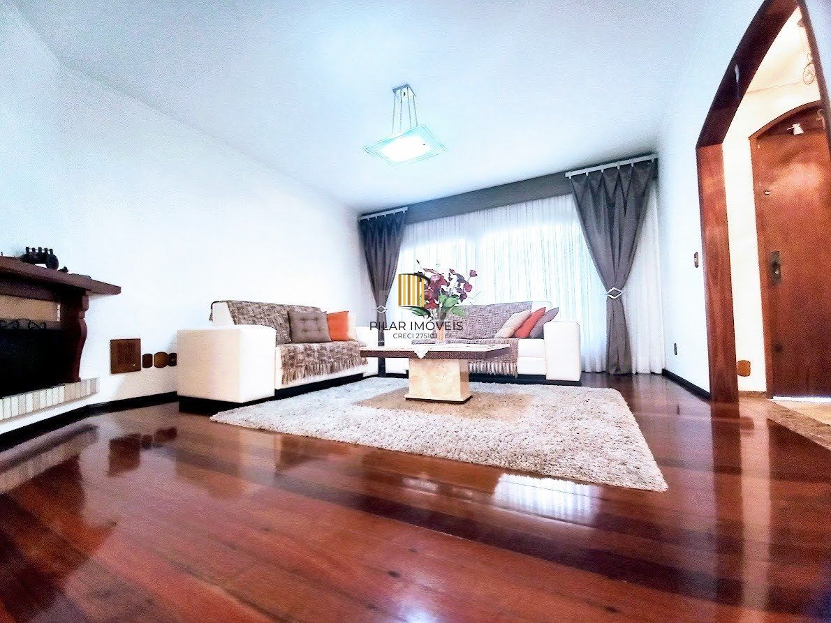 Casa 5 dormitórios no bairro Santana
