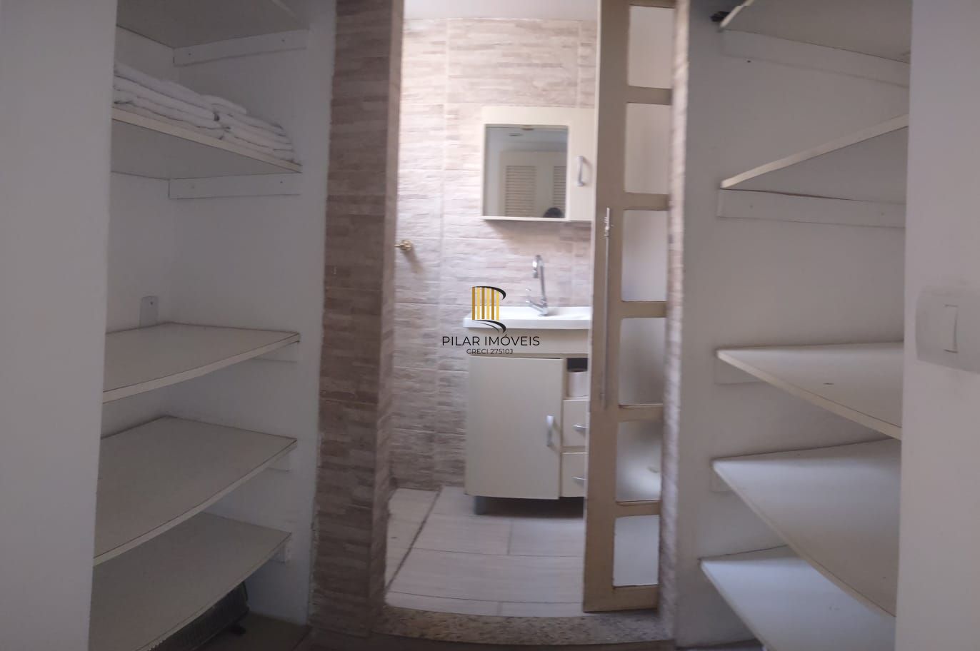 Apartamento de 2 dormitórios com vaga na cidade baixa