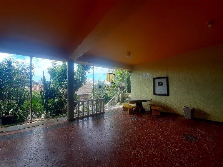 Casa para Venda - 243m², 3 dormitórios, 5 vagas - Medianeira