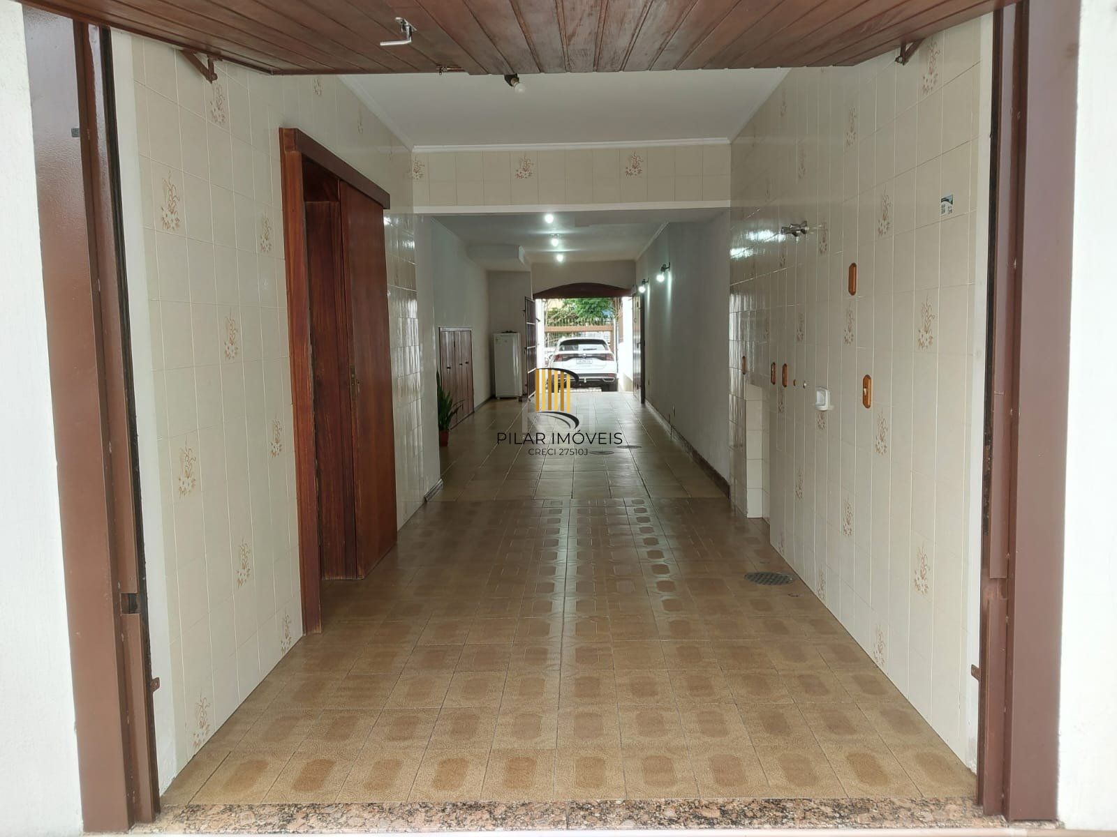 Casa 5 dormitórios no bairro Santana