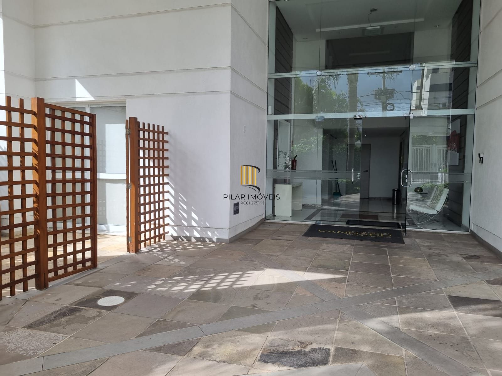 Apartamento de 2 dormitórios com vaga no Bairro Santana
