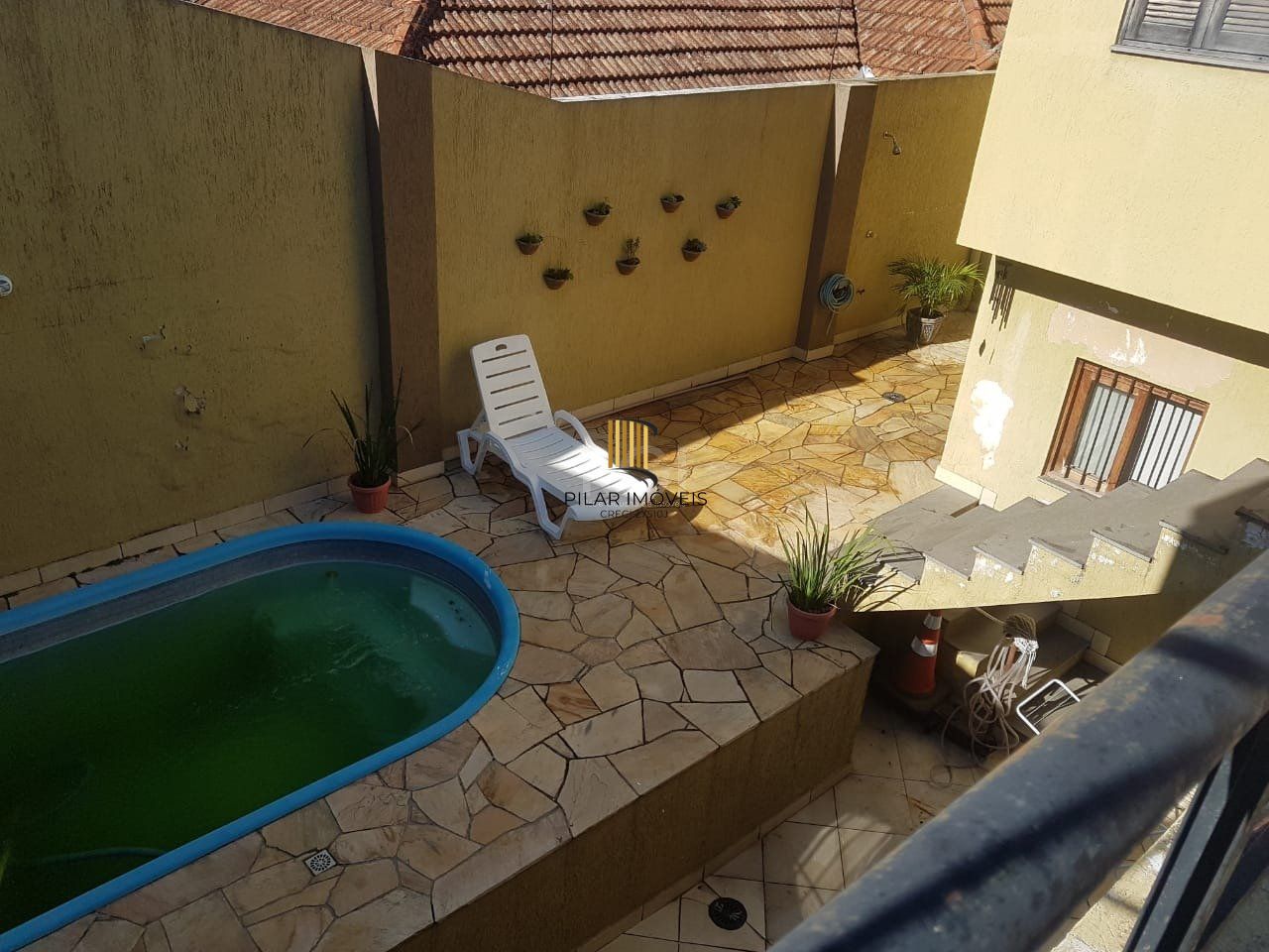 Casa para Venda - 300m², 4 dormitórios, sendo 1 suites, 2 vagas - Glória