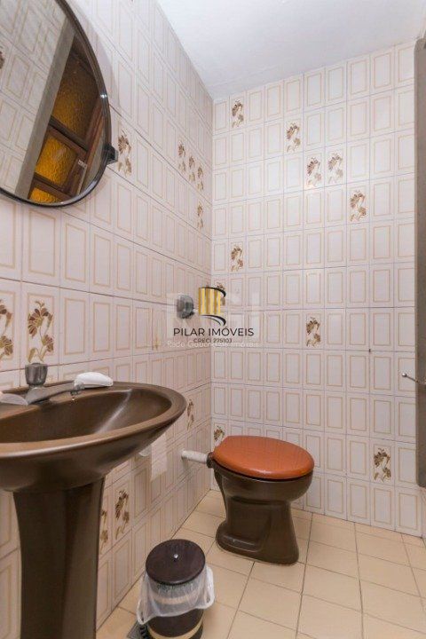 Casa para Venda - 247m², 4 dormitórios, sendo 1 suites, 5 vagas - Glória