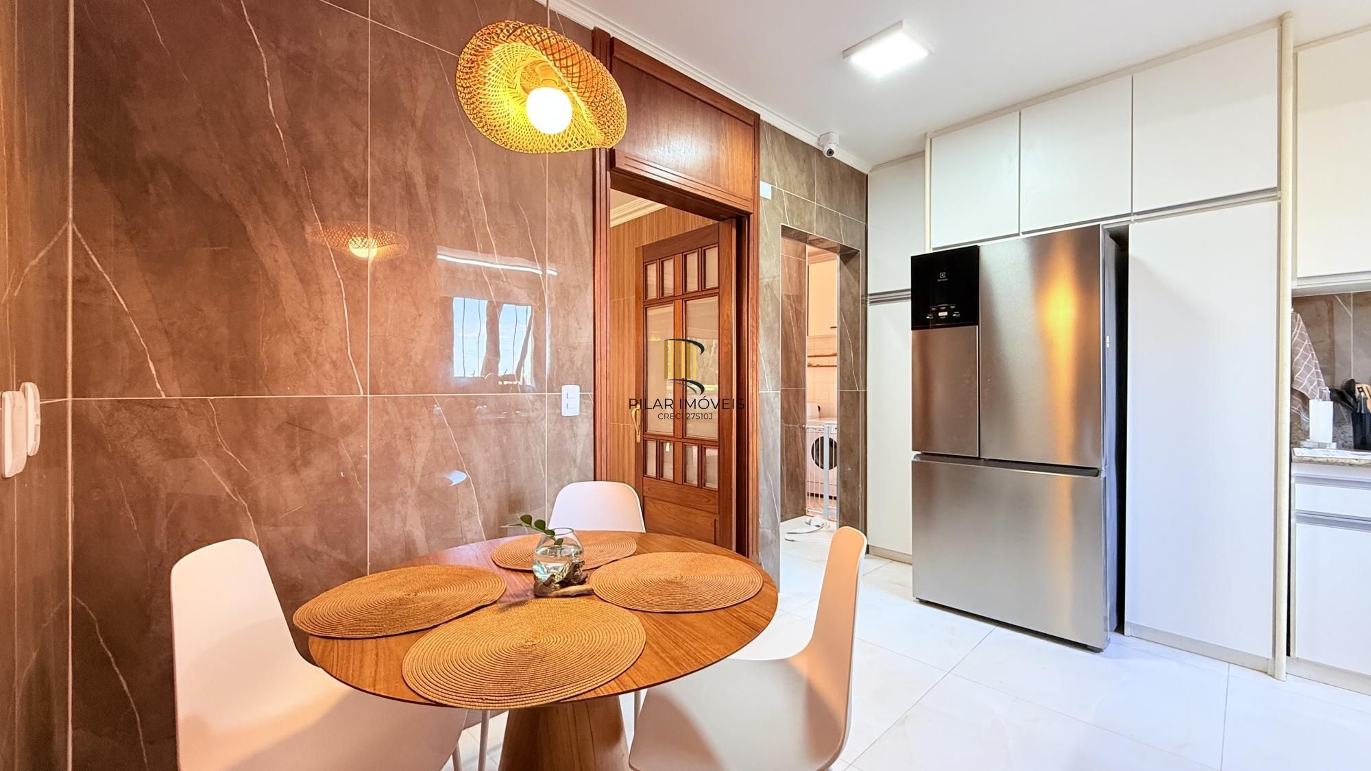 Casa 4 dormitórios no bairro Ipanema
