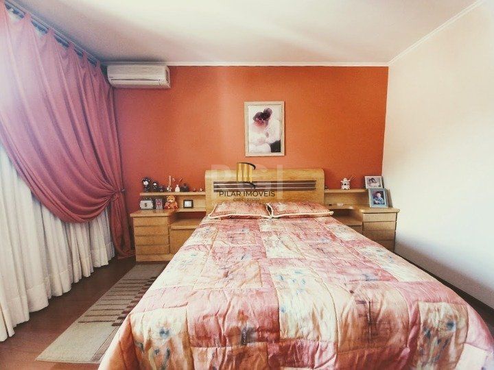 Casa 5 dormitórios no bairro Santana