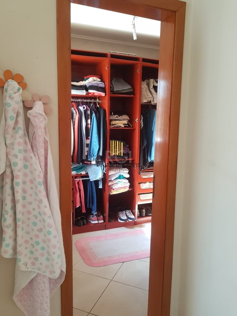 Casa para Venda - 300m², 4 dormitórios, sendo 1 suites, 2 vagas - Glória