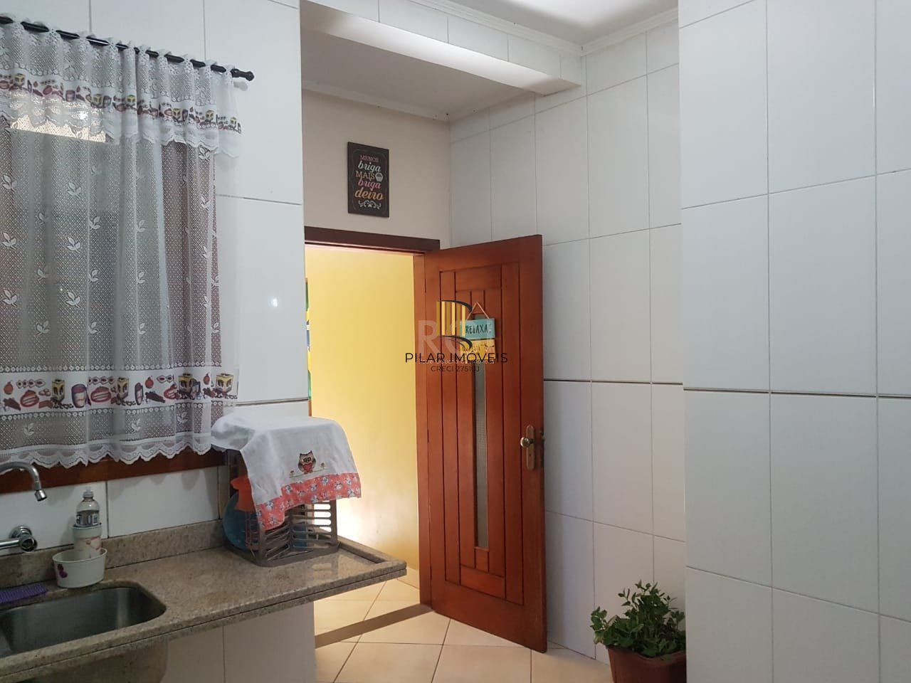 Casa para Venda - 300m², 4 dormitórios, sendo 1 suites, 2 vagas - Glória