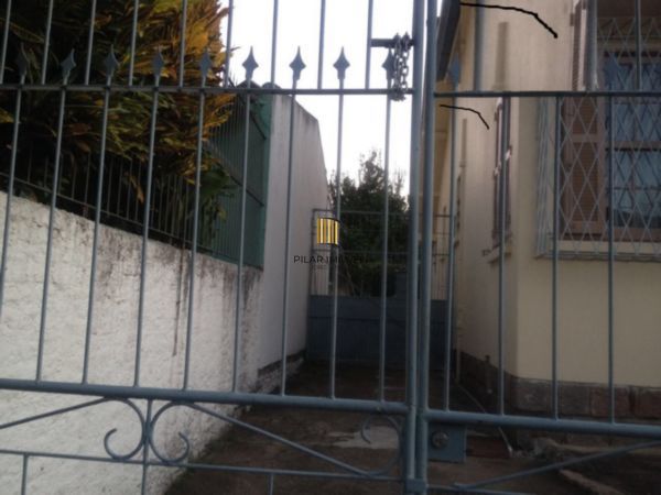 Casa para Venda - 80m², 3 dormitórios, 6 vagas - Medianeira