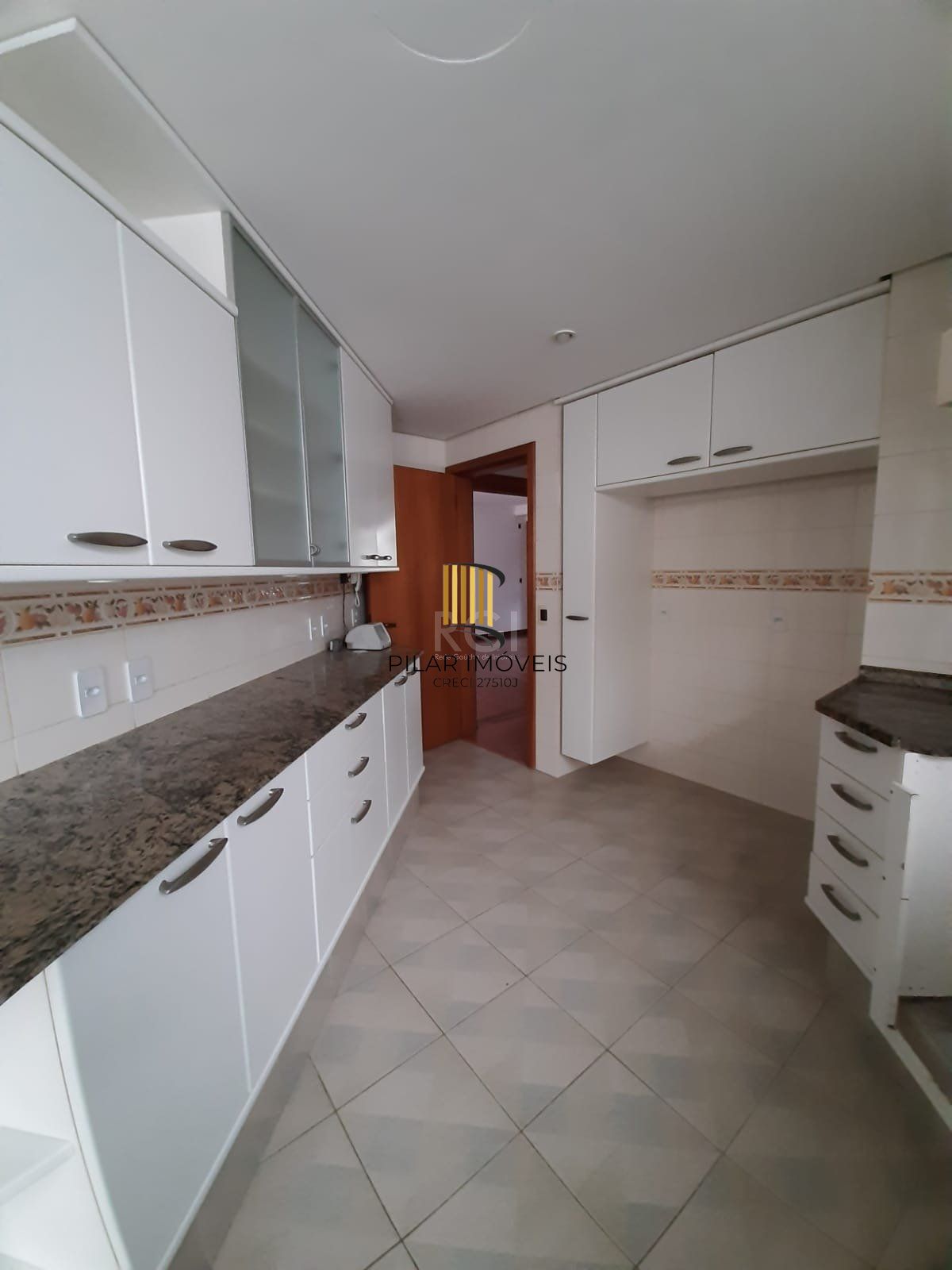 Apartamento para Venda - 181.63m², 3 dormitórios, sendo 1 suites, 2 vagas - Menino Deus