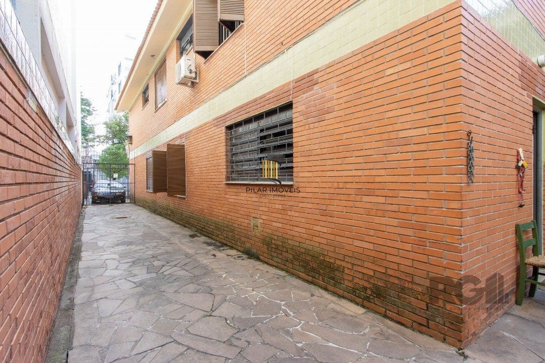 Casa com 07 dormitórios, no bairro Santana, à venda