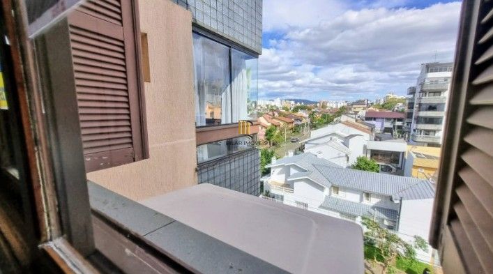 Linda cobertura de 4 dormitórios,1 suíte , 4 banheiros para venda, 4 vagas de garagens cobertas e escrituradas, 1 terraço com deck, piscina e churrasqueira no bairro Jardim Lindóia em Porto Alegre/RS.