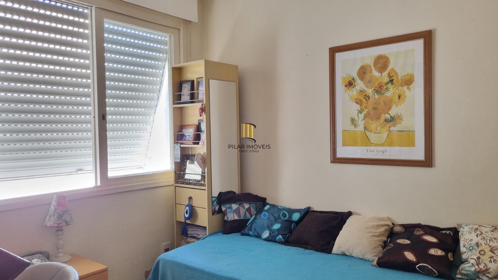 Apartamento à venda com linda vista em localização privilegiada com 2 dormitórios e 1 vaga de garagem no bairro Azenha em Porto Alegre/RS.