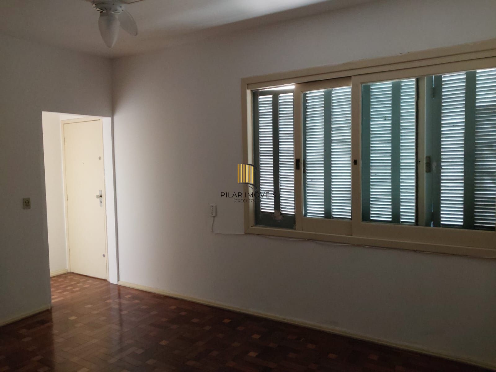 Apartamento de frente com 2 dormitórios para venda no bairro Jardim Botânico em Porto Alegre/RS.