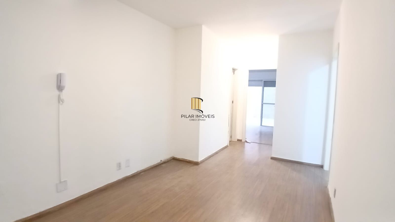 Apartamento de 02 dormitórios no bairro Jardim Botânico.