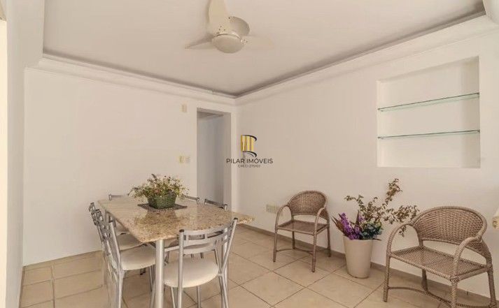 Apartamento térreo com 3 dormitórios no bairro Azenha!